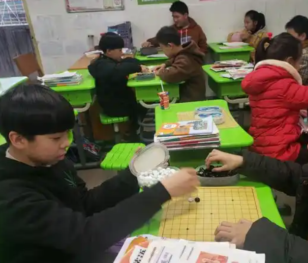 多元化的投入机制丰富课间15分钟的活动类型激发学生的活动热