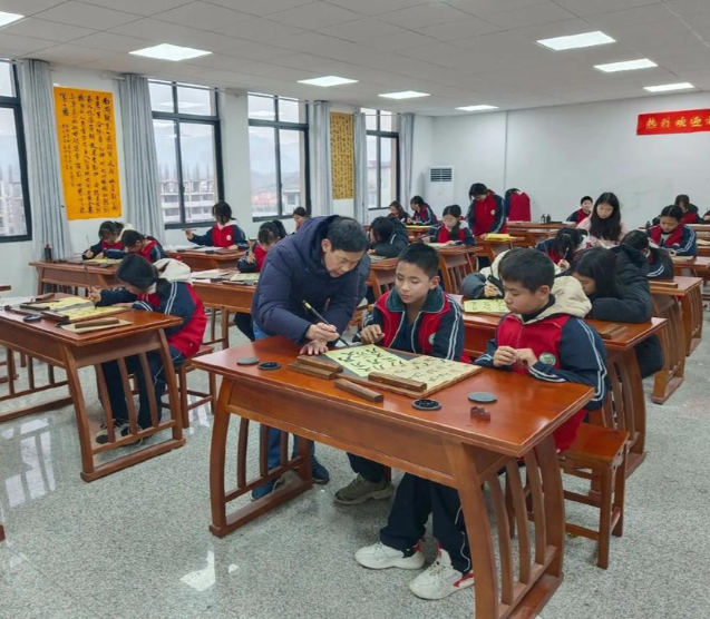墨香氤氲笔锋流通各具特色的课后服务活