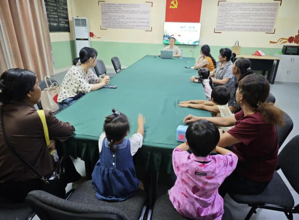 教育辅导中时常通过引导家长回看日常的