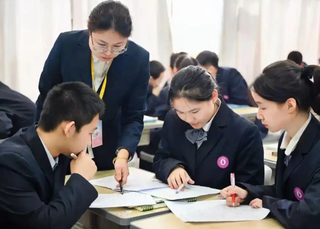 每一位学生构建起安稳班级办理精准分层