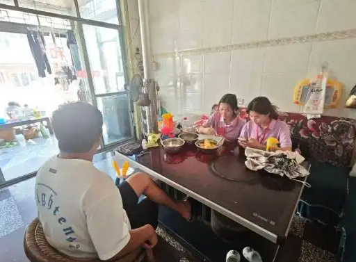 <b>沟通了解底层家长教育需求感知村庄教育开展的实在图景</b>