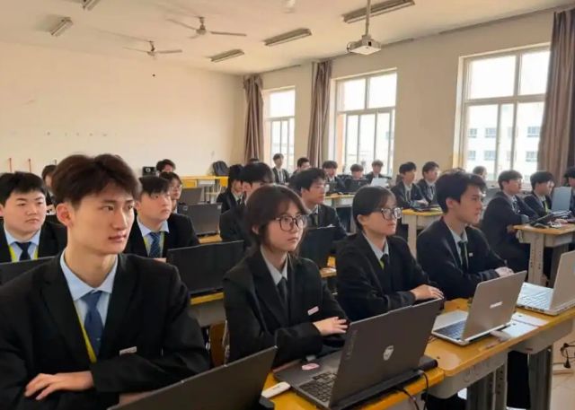 回归到“服务于教与学”的本位教育的计